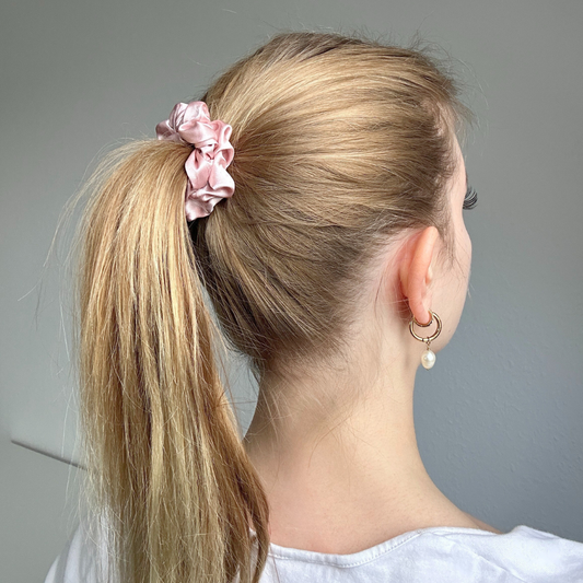Scrunchie Pink im Haar