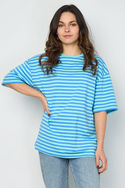 Das bunt gestreifte T-Shirt