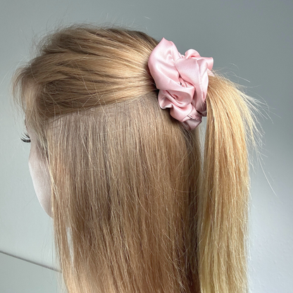 Getragener Scrunchie Pink