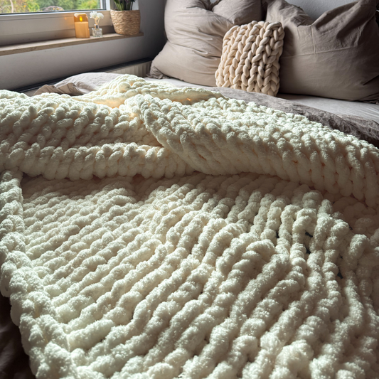 Grobstrickdecke aus Chenille Garn - Beige SIS.