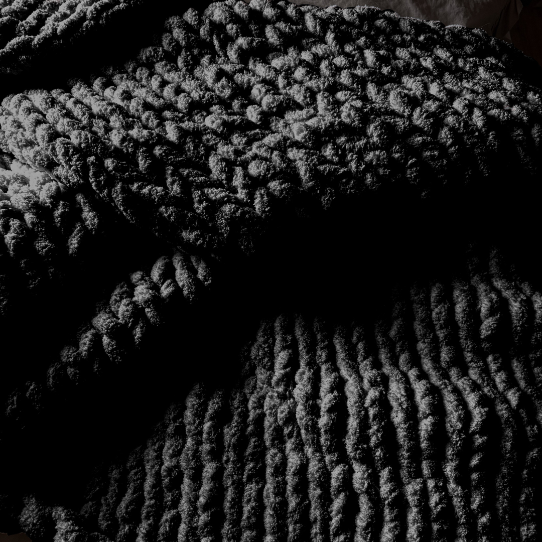 Grobstrickdecke aus Chenille Garn - Black SIS.