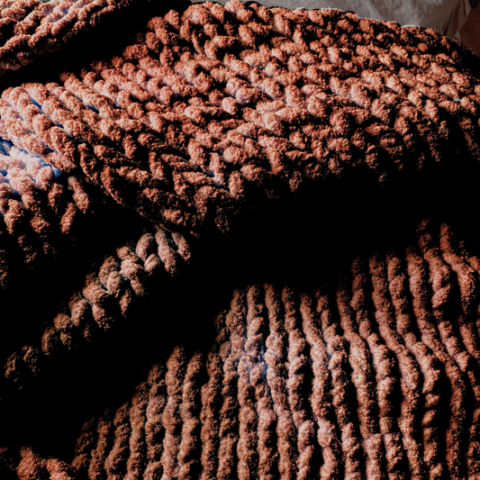 Grobstrickdecke aus Chenille Garn - Coffee SIS.