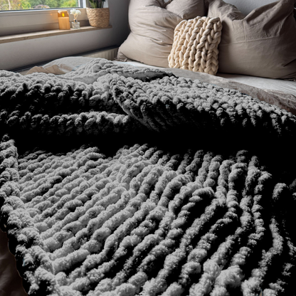 Grobstrickdecke aus Chenille Garn - Grey SIS.