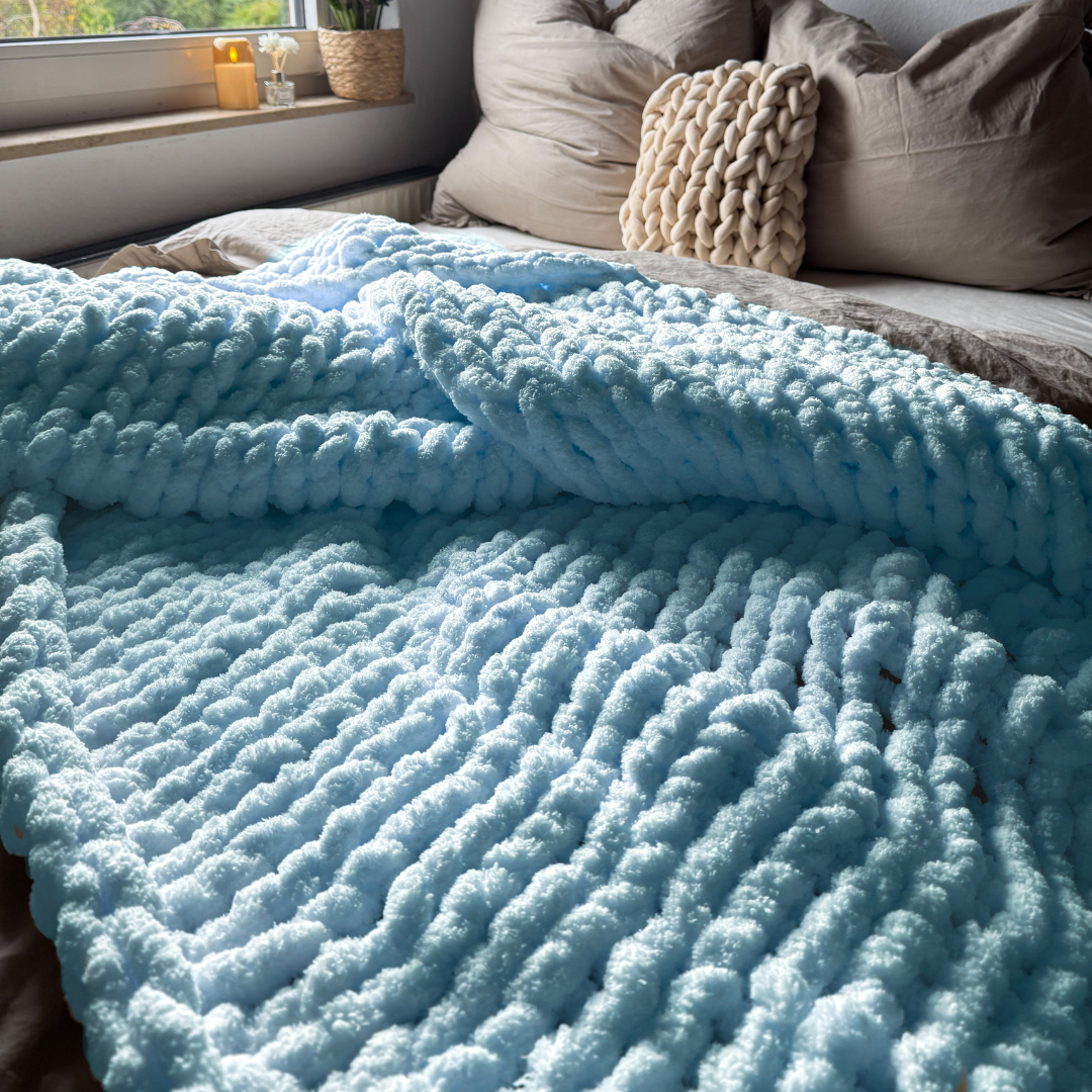 Grobstrickdecke aus Chenille Garn - Light Blue SIS.
