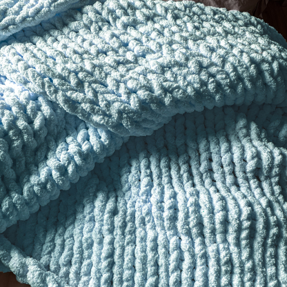 Grobstrickdecke aus Chenille Garn - Light Blue SIS.