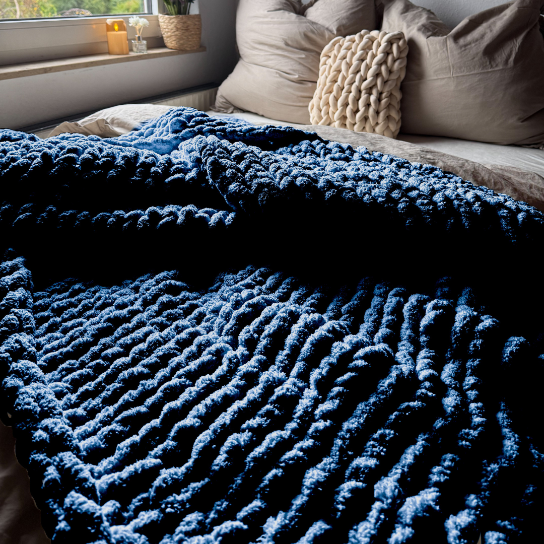 Grobstrickdecke aus Chenille Garn - Navy Blue SIS.