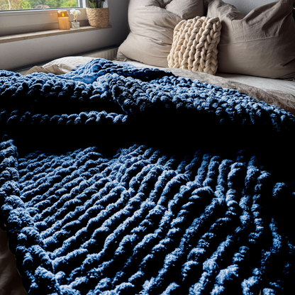 Grobstrickdecke aus Chenille Garn - Navy Blue SIS.