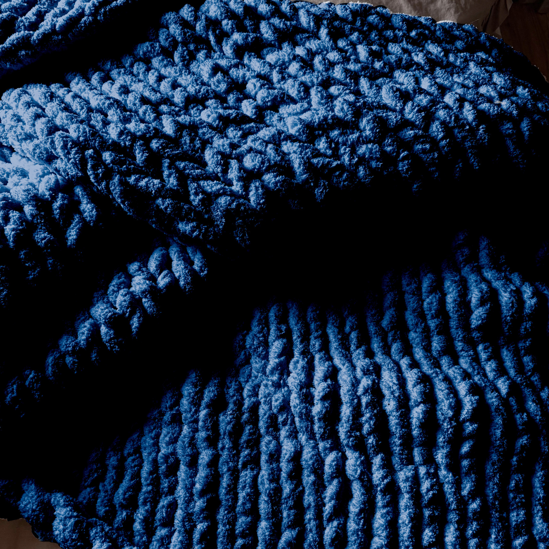 Grobstrickdecke aus Chenille Garn - Navy Blue SIS.