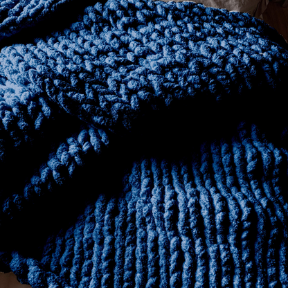 Grobstrickdecke aus Chenille Garn - Navy Blue SIS.