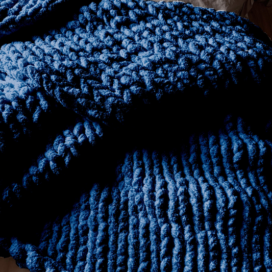 Grobstrickdecke aus Chenille Garn - Navy Blue SIS.