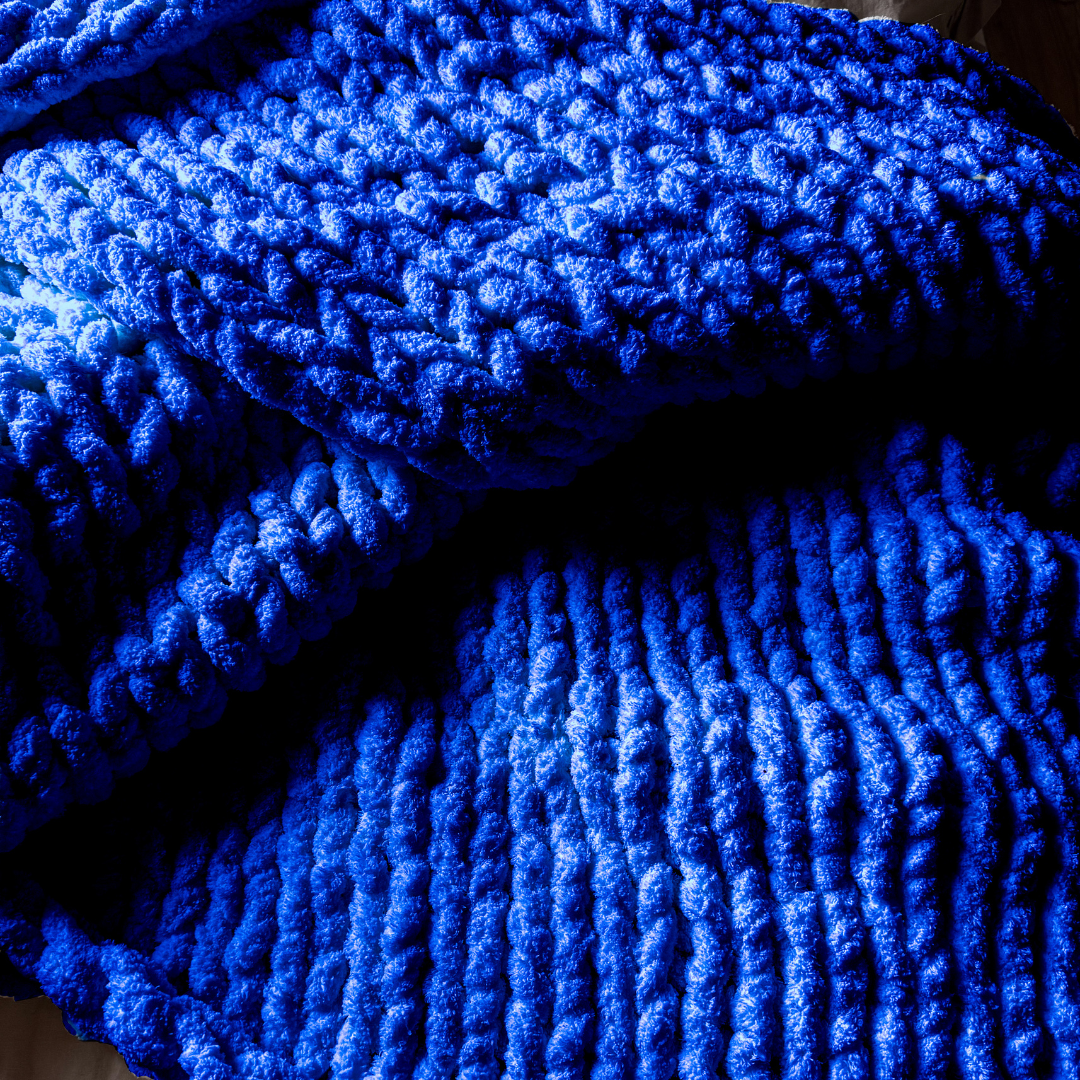 Grobstrickdecke aus Chenille Garn - Saphire SIS.