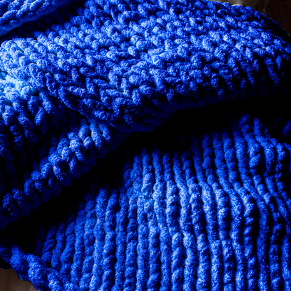 Grobstrickdecke aus Chenille Garn - Saphire SIS.