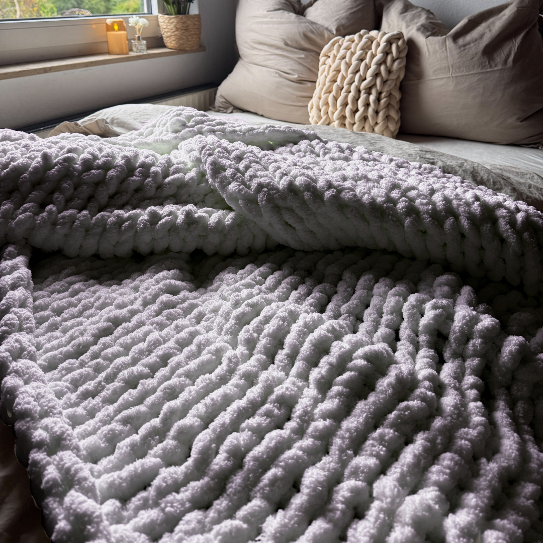 Grobstrickdecke aus Chenille Garn - Light Grey SIS.