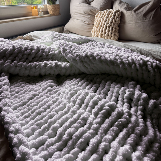 Grobstrickdecke aus Chenille Garn - Light Grey SIS.
