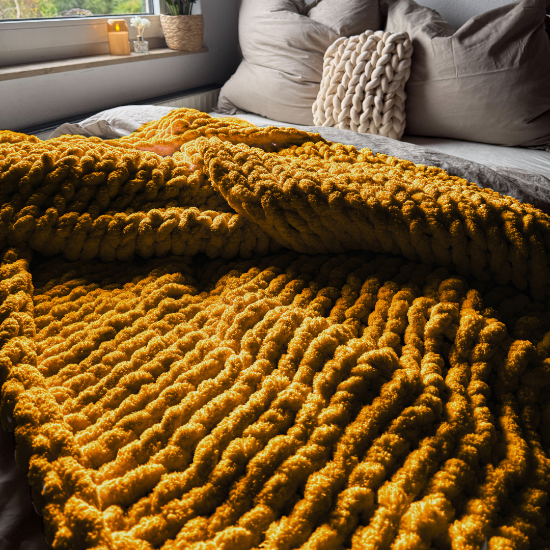 Grobstrickdecke aus Chenille Garn - Turmeric SIS.