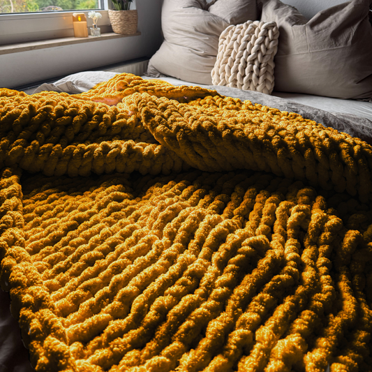 Grobstrickdecke aus Chenille Garn - Turmeric SIS.