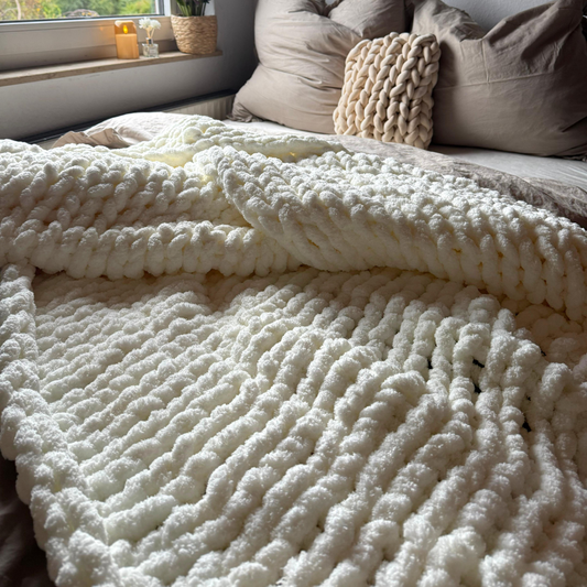 Grobstrickdecke aus Chenille Garn - White SIS.