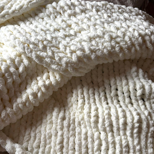 Grobstrickdecke aus Chenille Garn - White SIS.