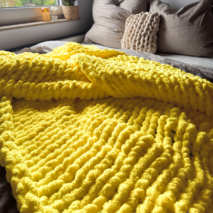 Grobstrickdecke aus Chenille Garn - Yellow SIS.
