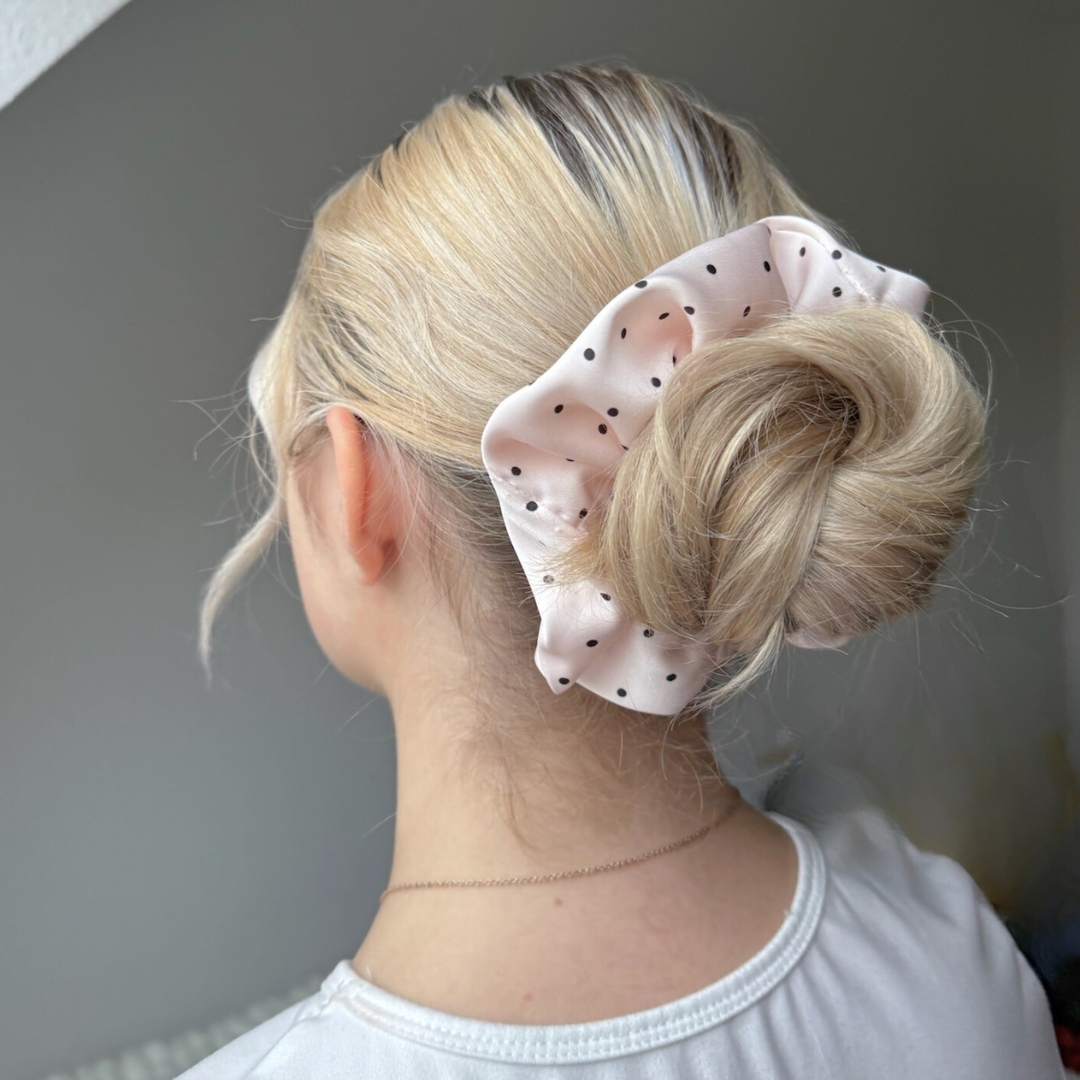 Getragener Scrunchie XXL Ballerina
