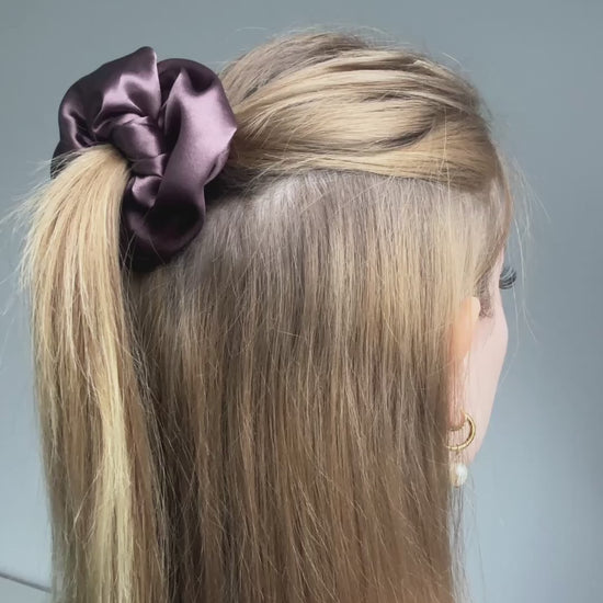 Video Brauner Scrunchie