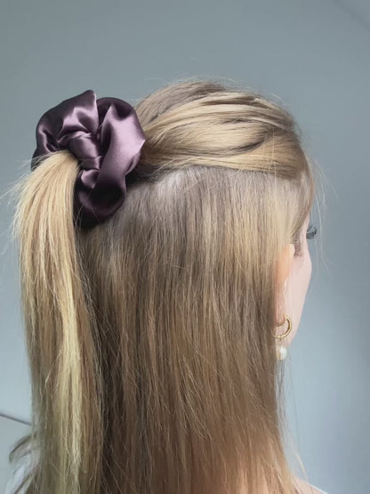 Video Brauner Scrunchie
