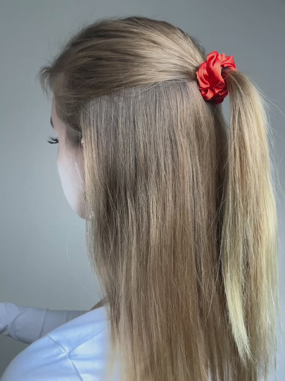 Video getragener Mini Scrunchie Orange